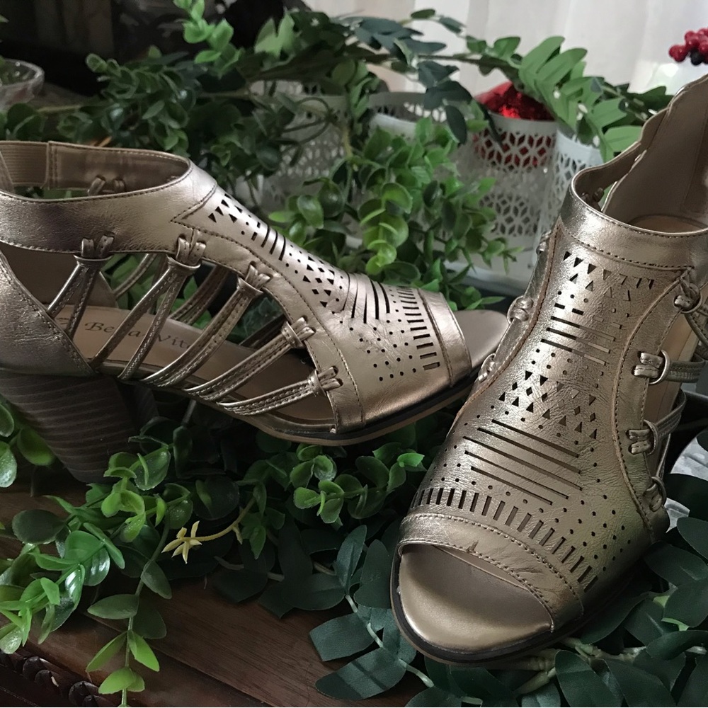 Bella Vita Heeled Sandal Women’s size 7M Metallic
